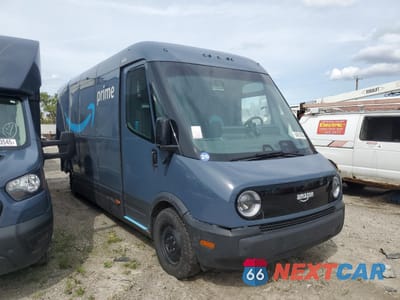 Czwarte zdjęcie samochodu z boku: 2023 RIVIAN EDV 700 VIN:7FCEHEB77PN006388 - miniatura