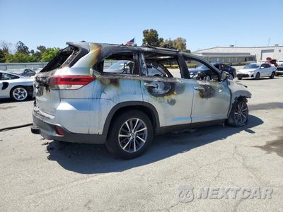 Trzecie zdjęcie samochodu z tyłu: 2019 TOYOTA HIGHLANDER SE VIN:5TDKZRFH0KS559757 - miniatura