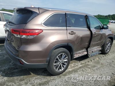 Trzecie zdjęcie samochodu z tyłu: 2019 TOYOTA HIGHLANDER SE VIN:5TDKZRFH1KS291981 - miniatura