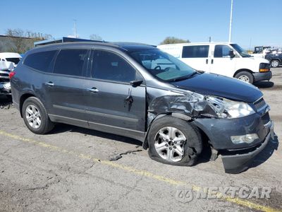 Czwarte zdjęcie samochodu z boku: 2012 CHEVROLET TRAVERSE LS VIN:1GNKRFED3CJ424288 - miniatura
