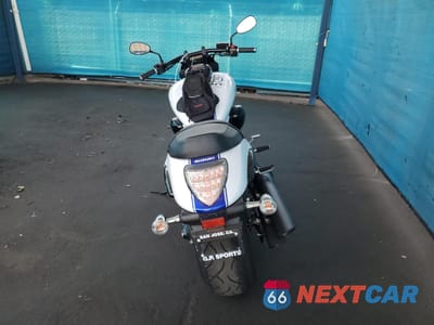Czwarte zdjęcie samochodu z boku: 2019 SUZUKI VZR1800 VIN:JS1VY53A1K7100886 - miniatura