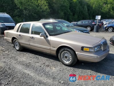 Czwarte zdjęcie samochodu z boku: 1997 LINCOLN TOWN CAR EXECUTIVE VIN:1LNLM81W7VY737737 - miniatura