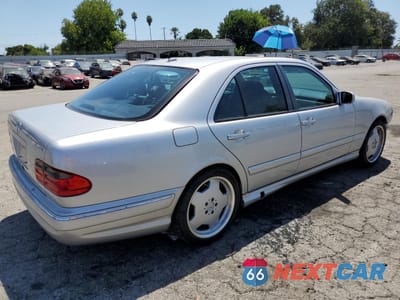 Trzecie zdjęcie samochodu z tyłu: 2000 MERCEDES-BENZ E 55 AMG VIN:WDBJF74J7YB055624 - miniatura
