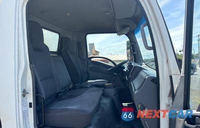 Piąte zdjęcie samochodu w środku: 2011 ISUZU NQR VIN:JALE5W169B7900028 - miniatura