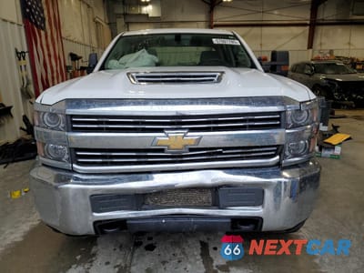 Piąte zdjęcie samochodu w środku: 2018 CHEVROLET SILVERADO K3500 VIN:1GC4KYCY7JF239474 - miniatura