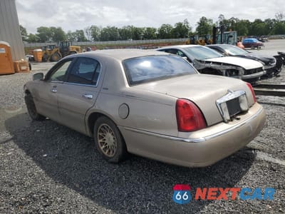Drugie zdjęcie samochodu z przodu: 2001 LINCOLN TOWN CAR SIGNATURE VIN:1LNHM82W11Y630437 - miniatura