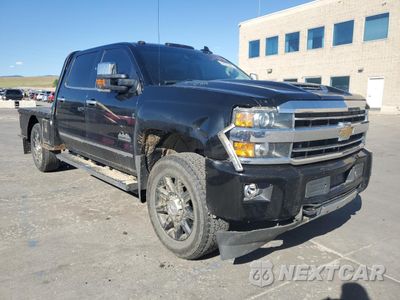 Czwarte zdjęcie samochodu z boku: 2018 CHEVROLET SILVERADO K2500 HIGH COUNTRY VIN:1GC1KXEY3JF132982 - miniatura