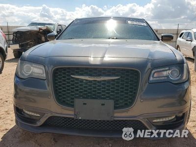 Piąte zdjęcie samochodu w środku: 2017 CHRYSLER 300 S VIN:2C3CCABT0HH580136 - miniatura