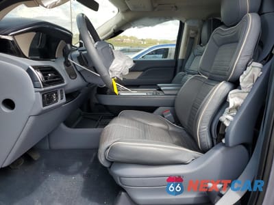 Zdjęcie 7 z 16 samochodu: 2023 LINCOLN NAVIGATOR BLACK LABEL VIN:5LMJJ2TGXPEL10068 - miniatura