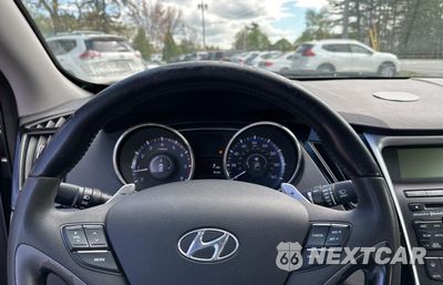 Zdjęcie 8 z 10 samochodu: 2011 HYUNDAI SONATA SE VIN:5NPEC4ABXBH175821 - miniatura