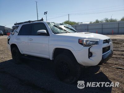 Czwarte zdjęcie samochodu z boku: 2020 TOYOTA 4RUNNER SR5/SR5 PREMIUM VIN:JTEBU5JR2L5810319 - miniatura