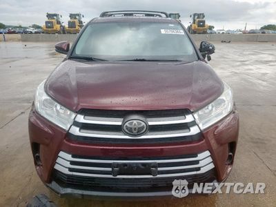 Piąte zdjęcie samochodu w środku: 2017 TOYOTA HIGHLANDER LE VIN:5TDZARFH8HS024657 - miniatura