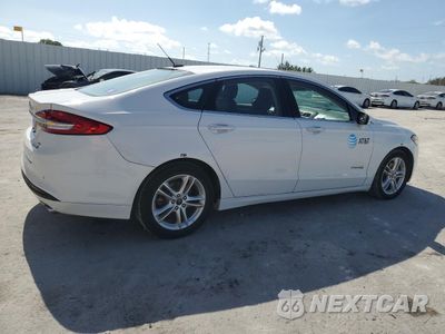 Trzecie zdjęcie samochodu z tyłu: 2018 FORD FUSION SE HYBRID VIN:3FA6P0LU9JR171728 - miniatura