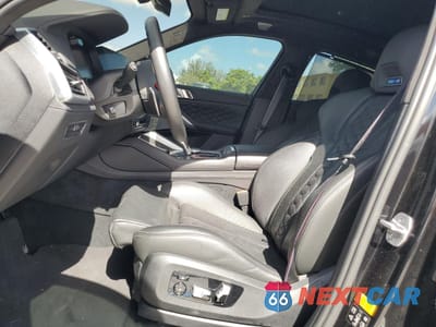Zdjęcie 7 z 13 samochodu: 2021 BMW X6 M VIN:5YMCY0C0XN9K41642 - miniatura