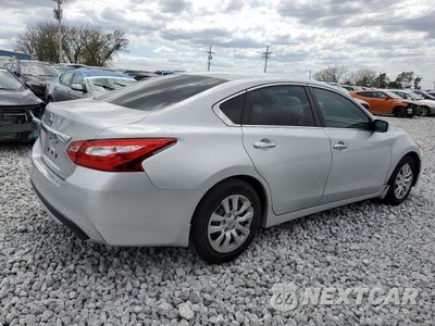 Trzecie zdjęcie samochodu z tyłu: 2016 NISSAN ALTIMA 2.5 VIN:1N4AL3AP1GC272662 - miniatura
