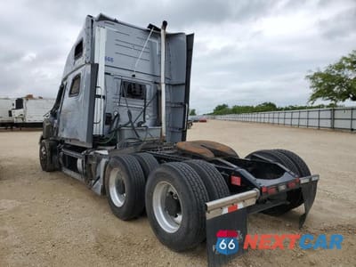 Trzecie zdjęcie samochodu z tyłu: 2022 VOLVO VNL VIN:4V4NC9EH8NN288574 - miniatura