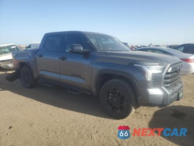Czwarte zdjęcie samochodu z boku: 2023 TOYOTA TUNDRA CREWMAX SR VIN:5TFLA5DB1PX097813 - miniatura