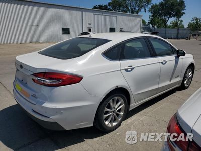 Trzecie zdjęcie samochodu z tyłu: 2019 FORD FUSION SE VIN:3FA6P0LU2KR124865 - miniatura