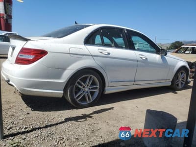 Trzecie zdjęcie samochodu z tyłu: 2013 MERCEDES-BENZ C 250 VIN:WDDGF4HB1DA851112 - miniatura