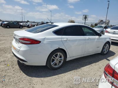 Trzecie zdjęcie samochodu z tyłu: 2018 FORD FUSION SE HYBRID VIN:3FA6P0LU3JR278614 - miniatura