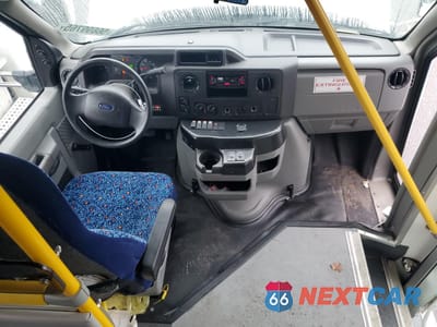 Zdjęcie 8 z 14 samochodu: 2016 FORD ECONOLINE E350 SUPER DUTY CUTAWAY VAN VIN:1FDEE3FS8GDC57908 - miniatura