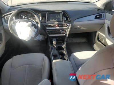 Zdjęcie 8 z 12 samochodu: 2019 HYUNDAI SONATA SE VIN:5NPE24AF9KH732403 - miniatura