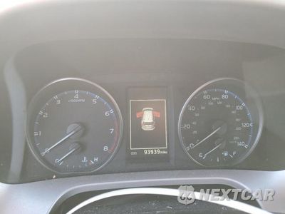 Zdjęcie 9 z 12 samochodu: 2017 TOYOTA RAV4 XLE VIN:JTMRFREV6HJ713960 - miniatura