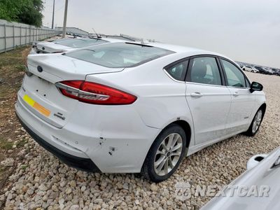 Trzecie zdjęcie samochodu z tyłu: 2019 FORD FUSION SE VIN:3FA6P0LU7KR124876 - miniatura