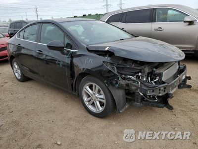 Czwarte zdjęcie samochodu z boku: 2018 CHEVROLET CRUZE LT VIN:1G1BE5SM8J7211164 - miniatura