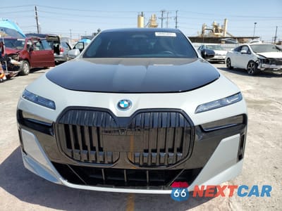 Piąte zdjęcie samochodu w środku: 2024 BMW I7 XDRIVE60 VIN:WBY53EJ09RCP16432 - miniatura