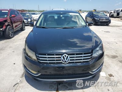 Piąte zdjęcie samochodu w środku: 2014 VOLKSWAGEN PASSAT SEL VIN:1VWCM7A30EC096038 - miniatura
