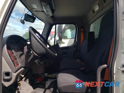Piąte zdjęcie samochodu w środku: 2023 FREIGHTLINER M2 106 MEDIUM DUTY VIN:3ALACWFC8PDUD8959 - miniatura