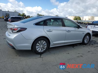 Trzecie zdjęcie samochodu z tyłu: 2016 HYUNDAI SONATA HYBRID VIN:KMHE24L11GA040275 - miniatura