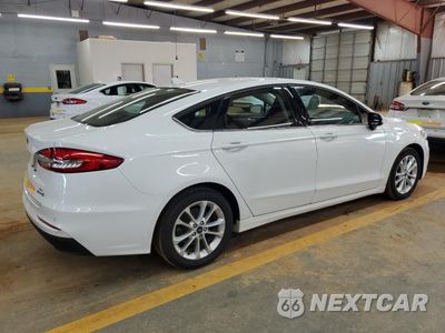 Trzecie zdjęcie samochodu z tyłu: 2019 FORD FUSION SE VIN:3FA6P0LU5KR124777 - miniatura
