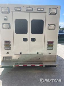 Trzecie zdjęcie samochodu z tyłu: 2017 FORD ECONOLINE E350 SUPER DUTY CUTAWAY VAN VIN:1FDWE3FS6HDC35976 - miniatura