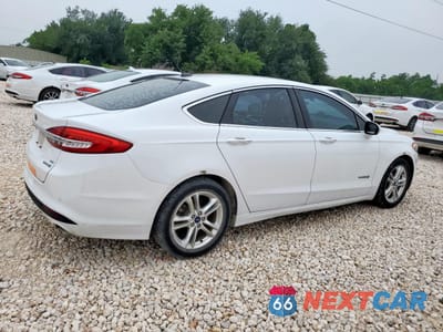 Trzecie zdjęcie samochodu z tyłu: 2018 FORD FUSION SE HYBRID VIN:3FA6P0LU9JR171809 - miniatura