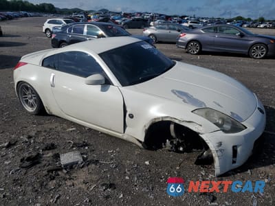 Czwarte zdjęcie samochodu z boku: 2006 NISSAN 350Z COUPE VIN:JN1AZ34D66M330609 - miniatura