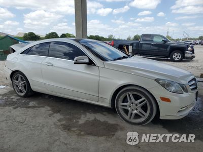 Czwarte zdjęcie samochodu z boku: 2013 MERCEDES-BENZ E 350 VIN:WDDKJ5KB3DF184800 - miniatura
