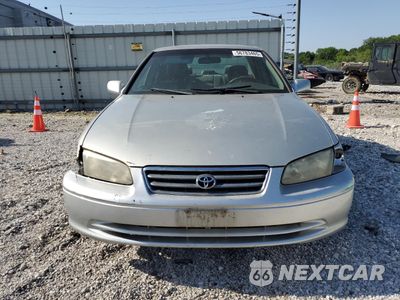 Piąte zdjęcie samochodu w środku: 2001 TOYOTA CAMRY CE VIN:JT2BG22K110570405 - miniatura