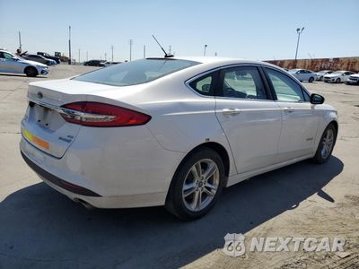 Trzecie zdjęcie samochodu z tyłu: 2018 FORD FUSION SE HYBRID VIN:3FA6P0LU2JR172137 - miniatura