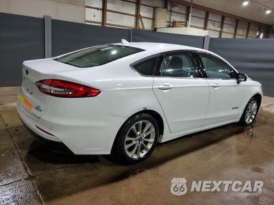 Trzecie zdjęcie samochodu z tyłu: 2019 FORD FUSION SE VIN:3FA6P0LU3KR124809 - miniatura