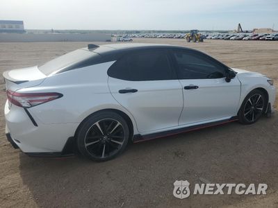 Trzecie zdjęcie samochodu z tyłu: 2018 TOYOTA CAMRY XSE VIN:4T1B61HK3JU114339 - miniatura