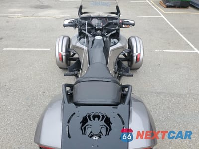 Zdjęcie 6 z 10 samochodu: 2017 CAN-AM SPYDER ROADSTER F3-T VIN:2BXREDD29HV000079 - miniatura