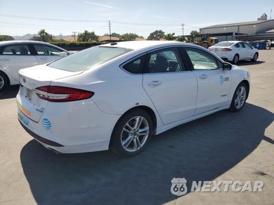Trzecie zdjęcie samochodu z tyłu: 2018 FORD FUSION SE HYBRID VIN:3FA6P0LU7JR118817 - miniatura