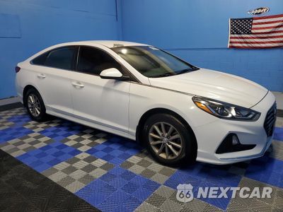 Czwarte zdjęcie samochodu z boku: 2018 HYUNDAI SONATA SE VIN:5NPE24AF4JH723834 - miniatura