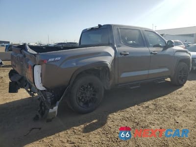 Trzecie zdjęcie samochodu z tyłu: 2023 TOYOTA TUNDRA CREWMAX SR VIN:5TFLA5DB1PX097813 - miniatura