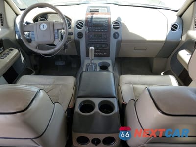 Zdjęcie 8 z 12 samochodu: 2006 LINCOLN MARK LT VIN:5LTPW16586FJ24736 - miniatura