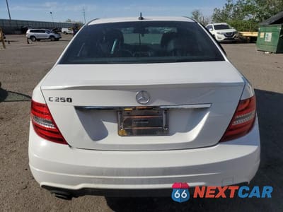 Zdjęcie 6 z 12 samochodu: 2014 MERCEDES-BENZ C 250 VIN:WDDGF4HB3ER306726 - miniatura