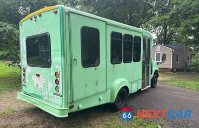 Czwarte zdjęcie samochodu z boku: 2007 FORD ECONOLINE E350 SUPER DUTY CUTAWAY VAN VIN:1FDWE35L67DA89757 - miniatura