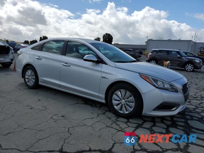 Czwarte zdjęcie samochodu z boku: 2016 HYUNDAI SONATA HYBRID VIN:KMHE24L11GA040275 - miniatura